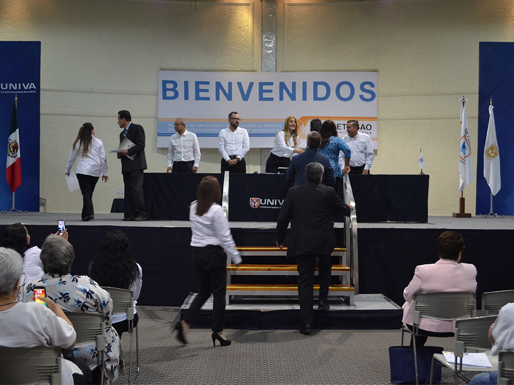 Toma de Protesta y Entrega de Premio Reconocimiento a lo Sobresaliente