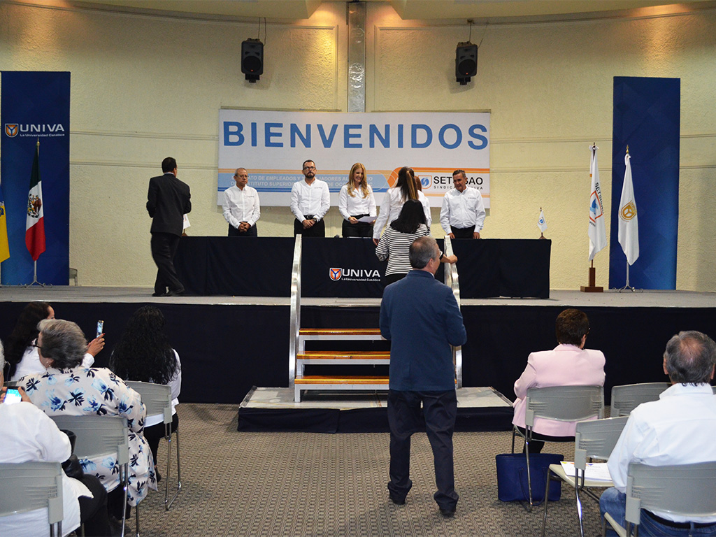 Toma de Protesta y Entrega de Premio Reconocimiento a lo Sobresaliente